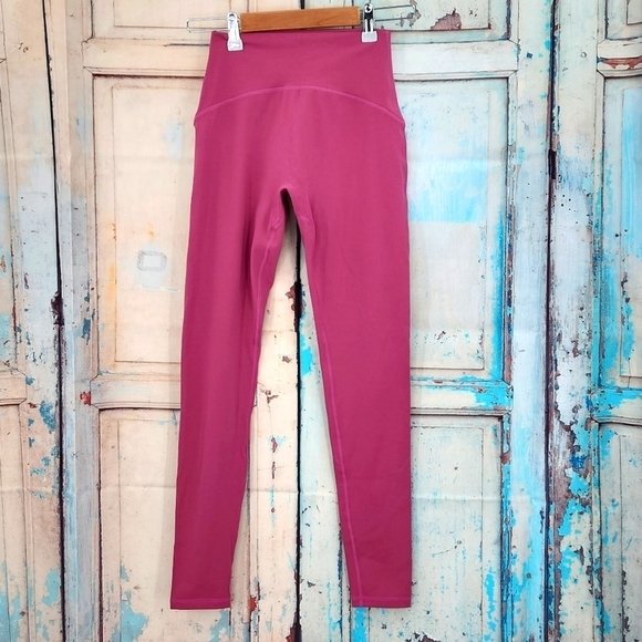 Alphalete Surface Elevation leggings in candy apple - Picture 3 of 7